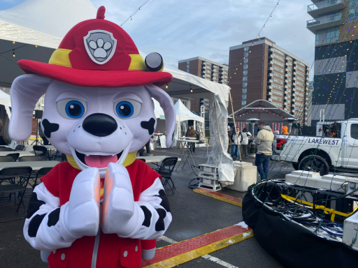 Marshall at the entrance of the market.